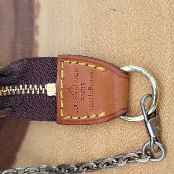 louis vuitton takashi murakami cherry pochette - Picture 9 of 14